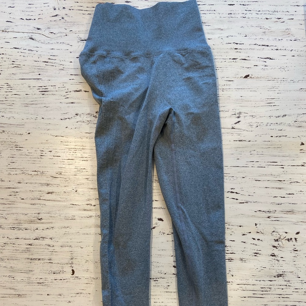 NEW mini activewear scrunch leggings! I tried them on but they were too big